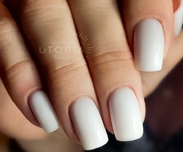 Ongles blancs femme