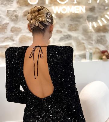Coiffure événement festival de cannes chignon accessoirisé